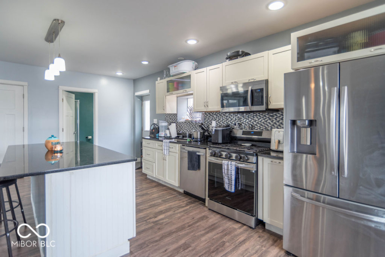 Listing Image 15