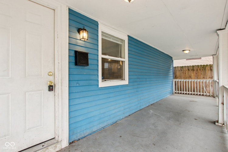 Listing Image 4