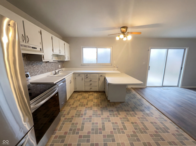 Listing Image 9