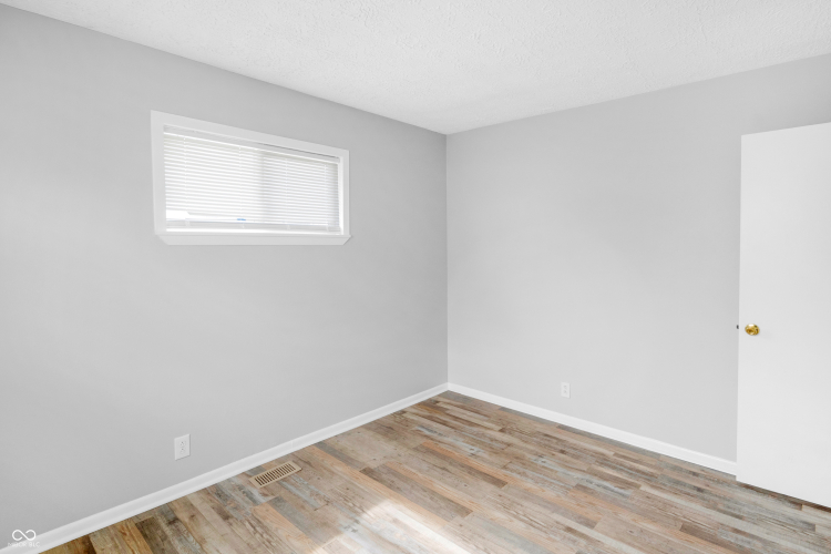 Listing Image 27