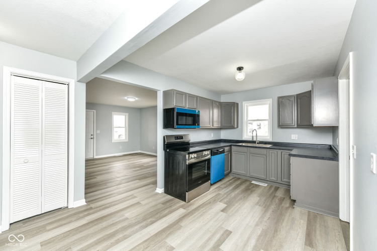 Listing Image 14