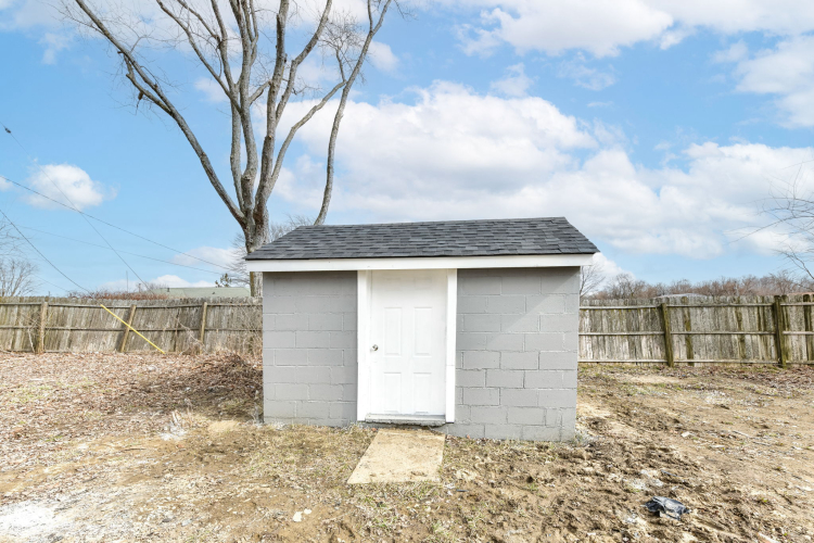 Listing Image 3