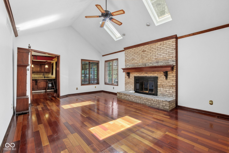 Listing Image 16