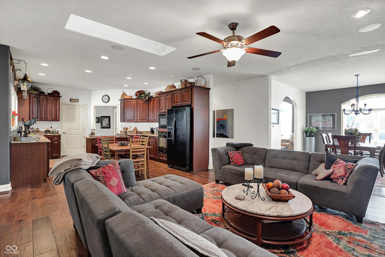 Listing Image 13