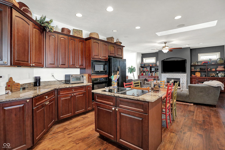 Listing Image 9