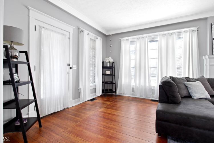 Listing Image 11