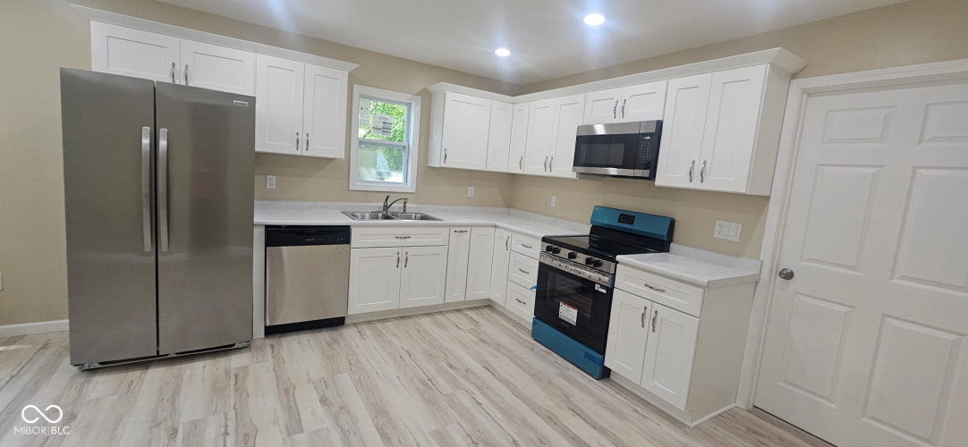 Listing Image 9