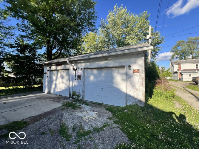 Listing Image 4