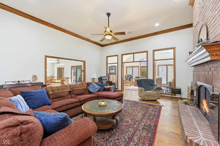Listing Image 14