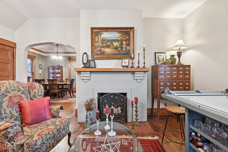 Listing Image 11