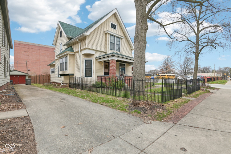 Listing Image 3