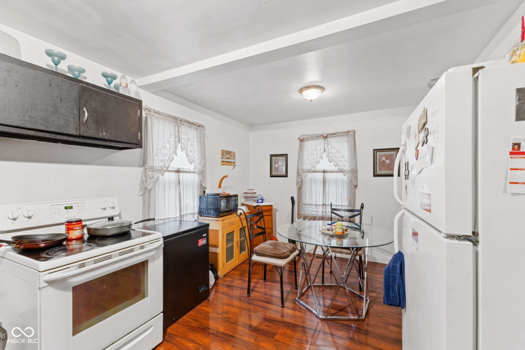 Listing Image 9