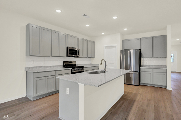 Listing Image 9