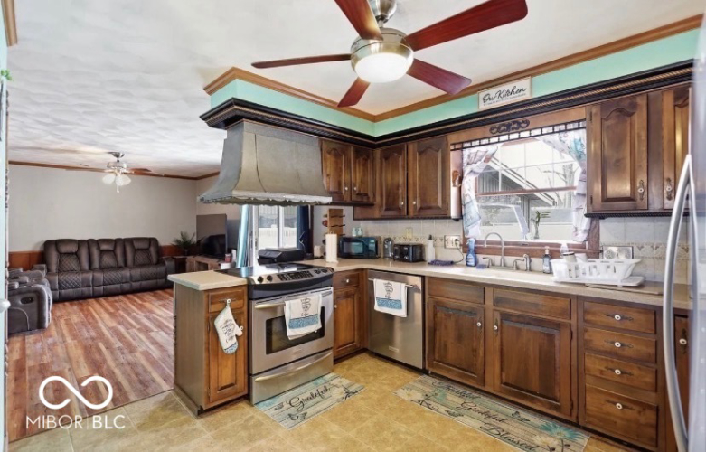 Listing Image 11