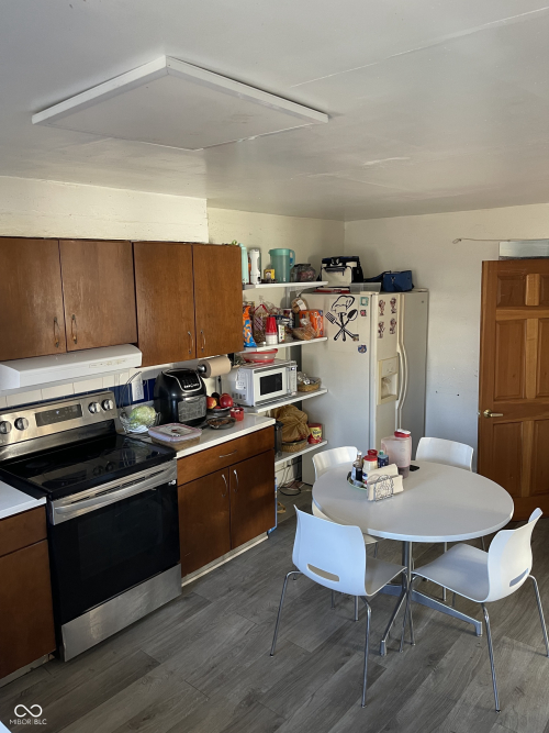 Listing Image 8
