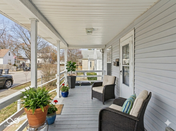 Listing Image 4