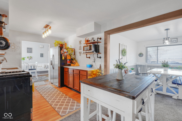 Listing Image 7