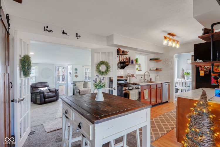 Listing Image 9