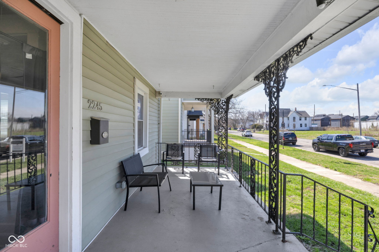 Listing Image 3