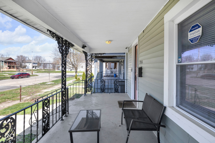 Listing Image 4
