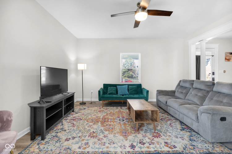 Listing Image 8