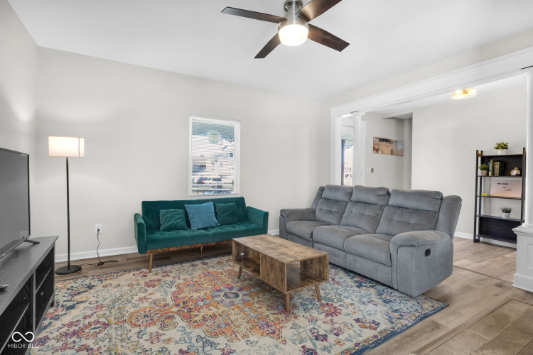 Listing Image 10