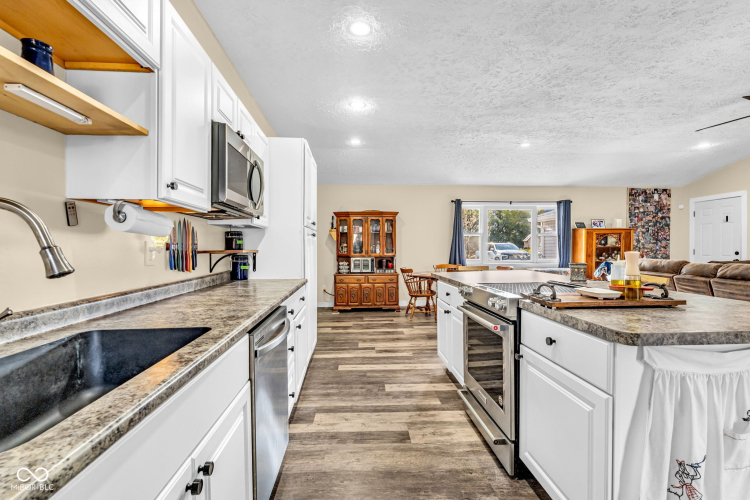 Listing Image 14