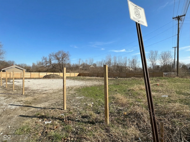 Listing Image 4
