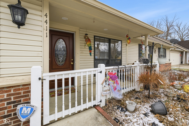 Listing Image 4