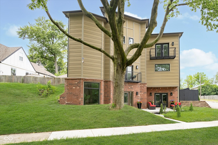 Listing Image 4