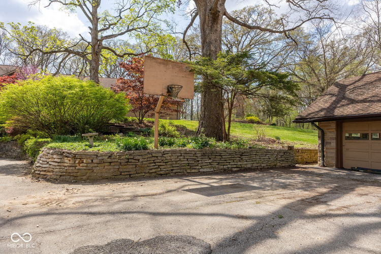 Listing Image 64