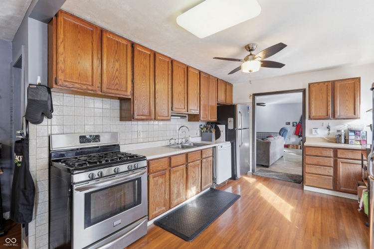 Listing Image 8