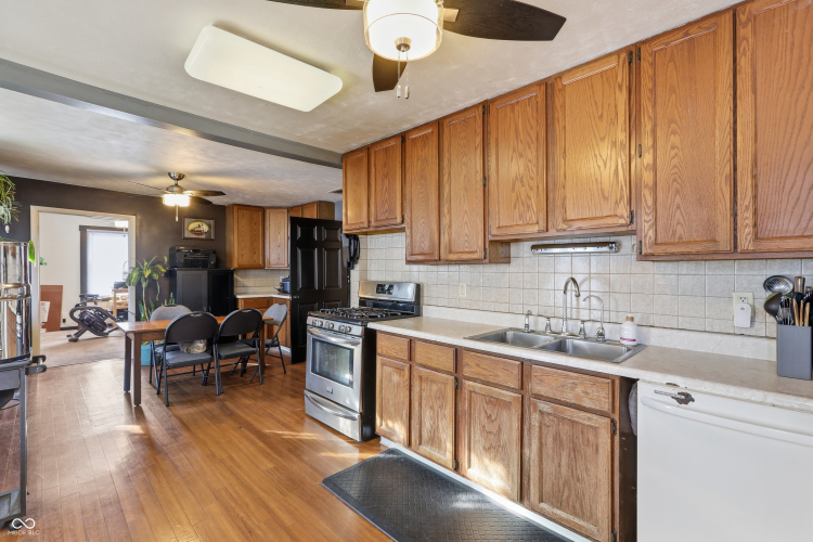 Listing Image 10