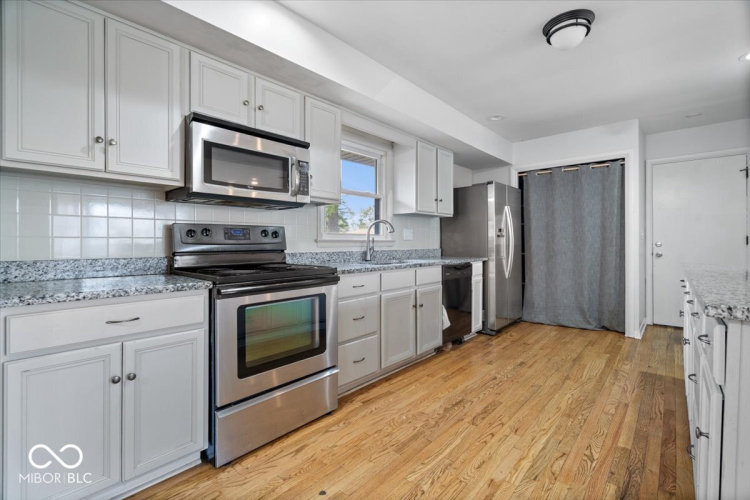 Listing Image 6