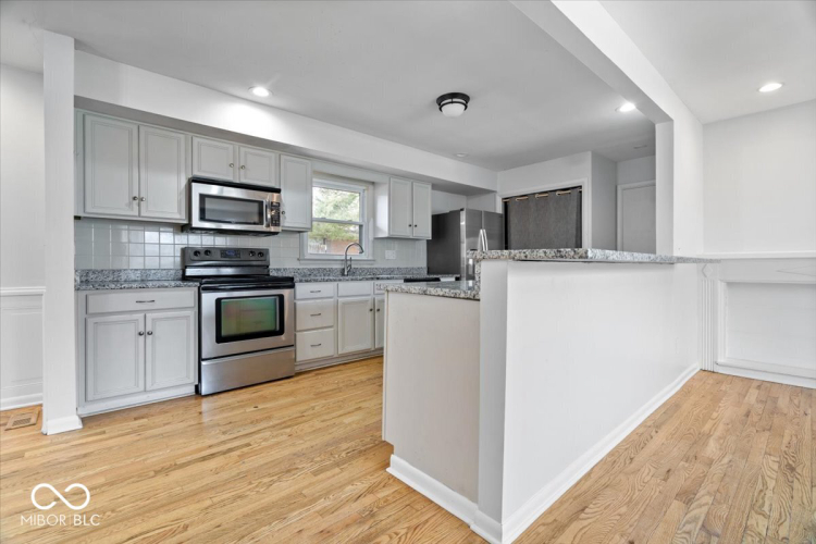 Listing Image 9