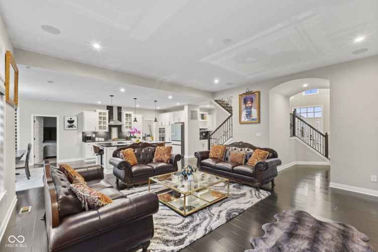 Listing Image 12