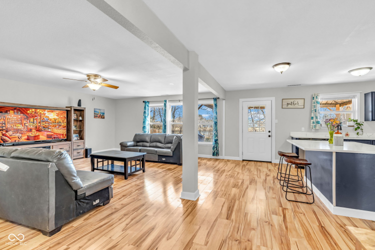 Listing Image 18