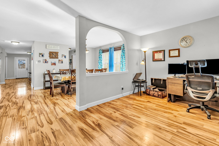 Listing Image 8