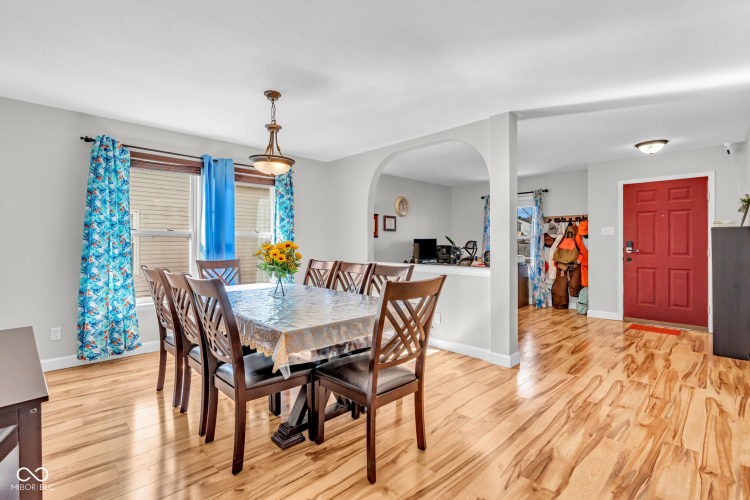 Listing Image 9