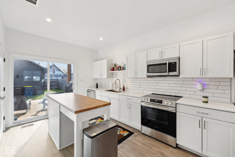 Listing Image 7