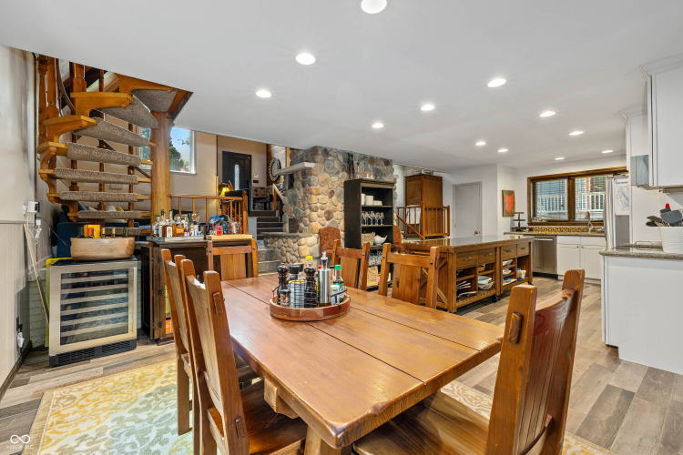 Listing Image 11