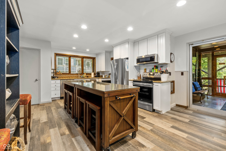 Listing Image 8