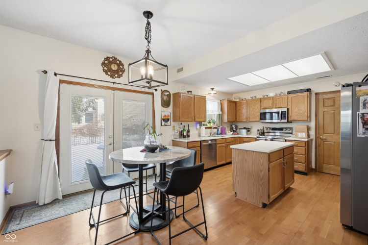 Listing Image 11