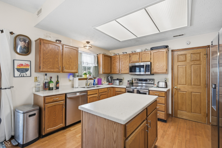 Listing Image 8