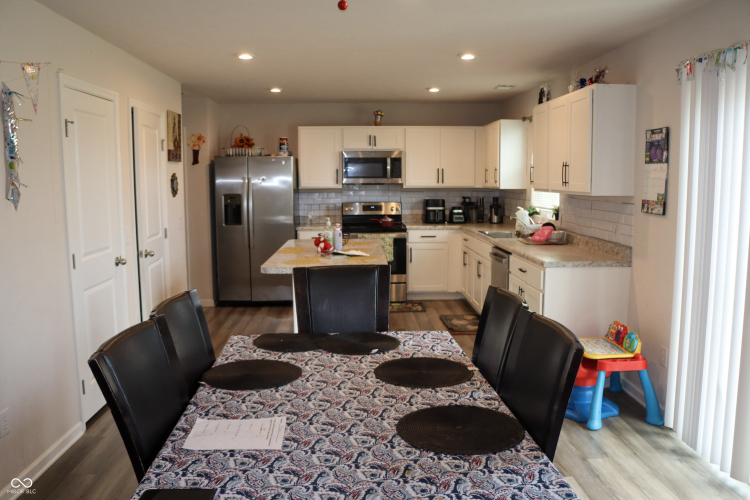 Listing Image 5