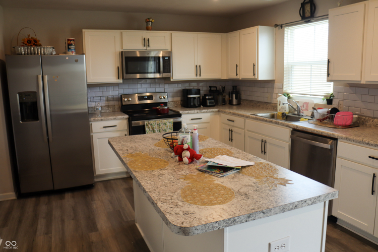 Listing Image 6