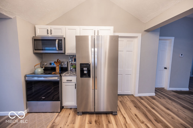 Listing Image 11