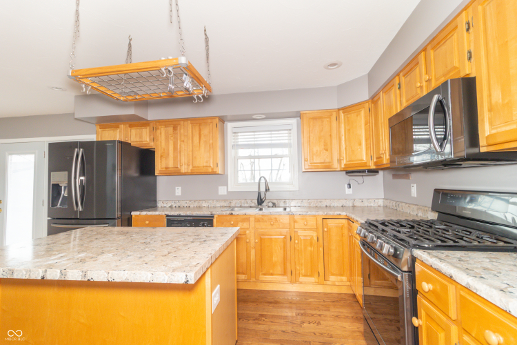 Listing Image 12