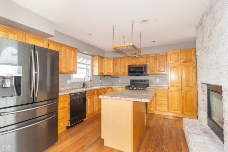 Listing Image 10