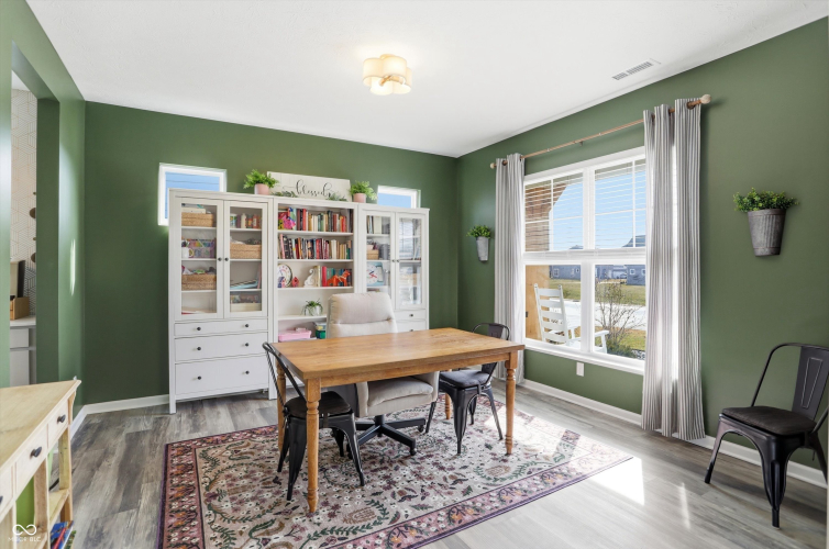 Listing Image 8
